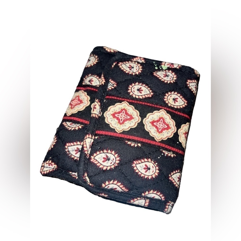 Vera Bradley Black Paisley Quilted Cotton Trifold Wallet Hook and‎ Loop Closure
